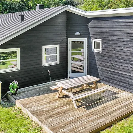 Summer House In Beautiful Nature In Brunshuse Casa vacanze