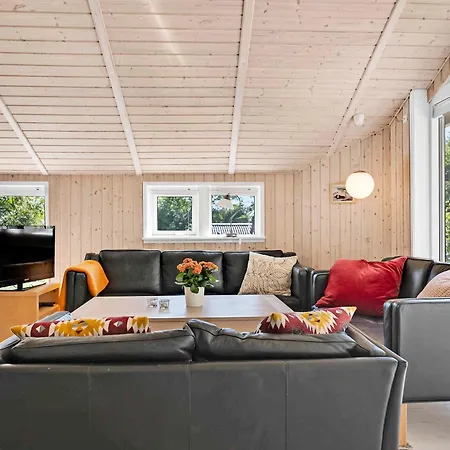 Summer House In Beautiful Nature In Brunshuse *