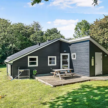 Holiday home Summer House In Beautiful Nature In Brunshuse